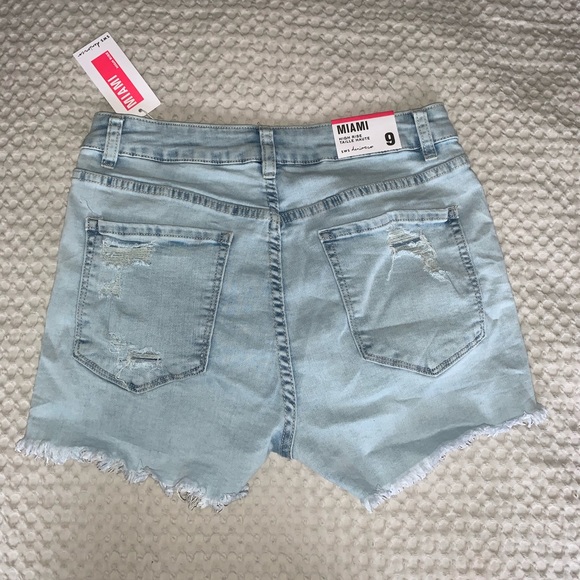 High waisted, distressed denim shorts - Picture 2 of 2